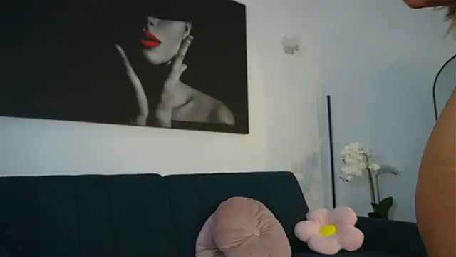 Snapshot of izzy_belle chatting on 11, 6, 2026 izzy belle online show from 11, 6, 2026