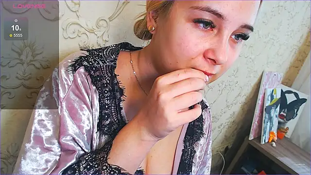 DolphinDreams online show from 10, 3, 2025