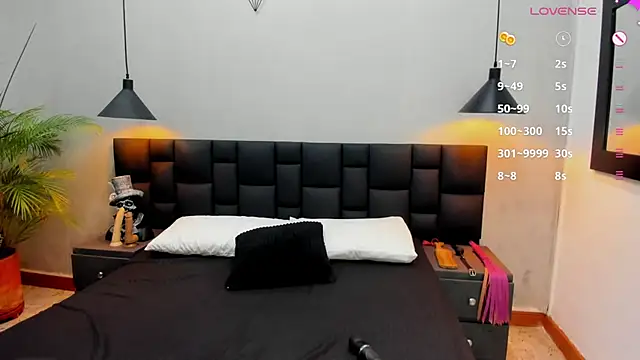 Sccarlett Johnnson online show from 14, 9, 2025