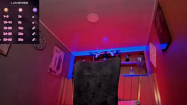 Snapshot of Lucy_Williiams chatting on 8, 10, 2025 Lucy Williiams online show from 8, 10, 2025