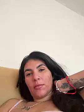 Snapshot of Luz_22 chatting on 22, 12, 2024 Luz 22 online show from 22, 12, 2024