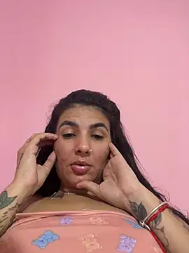 Snapshot of Luz_22 chatting on 22, 12, 2024 Luz 22 online show from 22, 12, 2024