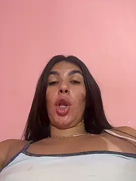 Snapshot of Luz_22 chatting on 8, 1, 2025 Luz 22 online show from 8, 1, 2025