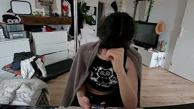 CeriseLapine online show from 3, 12, 2025