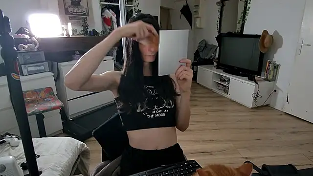 CeriseLapine online show from 1, 12, 2025