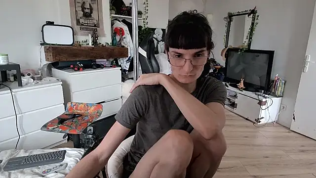 CeriseLapine online show from 1, 11, 2025