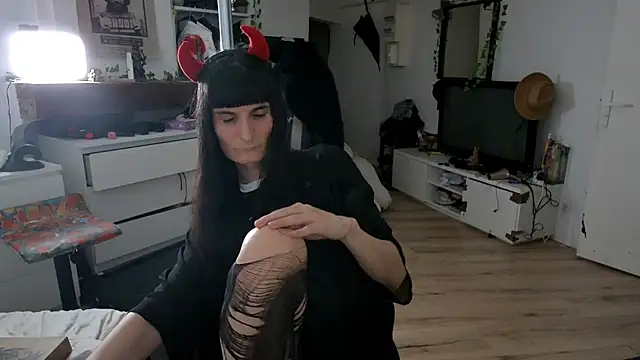 CeriseLapine online show from 9, 11, 2025