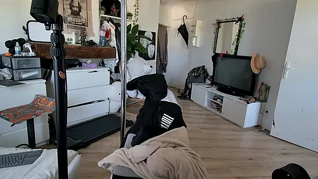 CeriseLapine online show from 20, 11, 2025