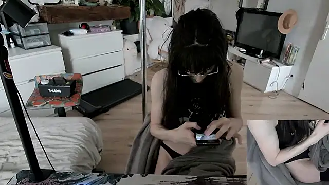 CeriseLapine online show from 21, 12, 2025