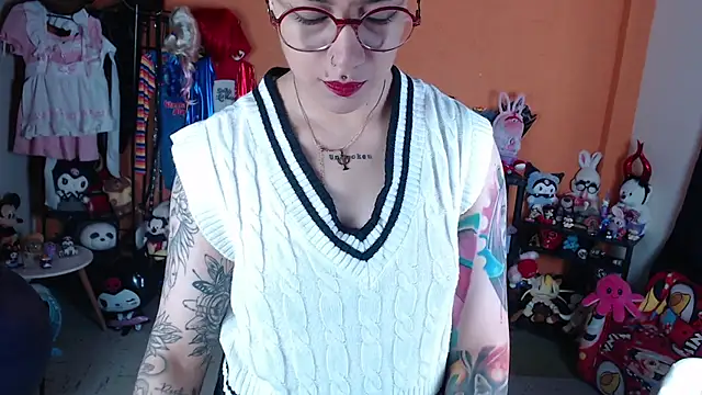 Snapshot of MissMiia2 chatting on 13, 5, 2026 MissMiia2 online show from 13, 5, 2026