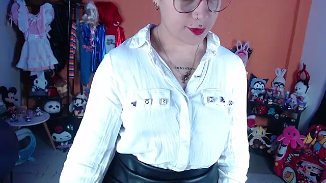 Snapshot of MissMiia2 chatting on 7, 5, 2026 MissMiia2 online show from 7, 5, 2026