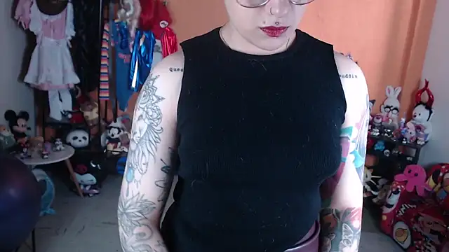 Snapshot of MissMiia2 chatting on 14, 6, 2026 MissMiia2 online show from 14, 6, 2026