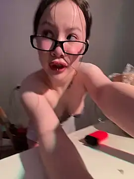 Anikka Liam online show from 12, 3, 2025