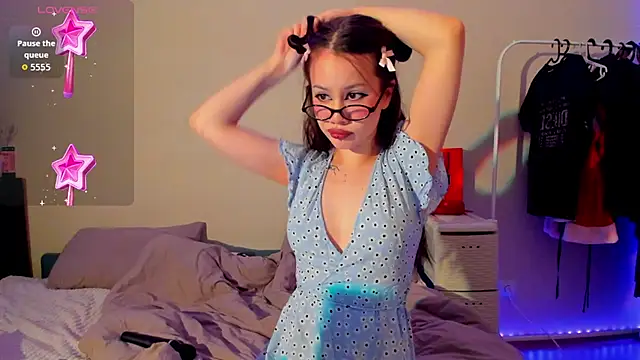 Anikka Liam online show from 10, 10, 2025