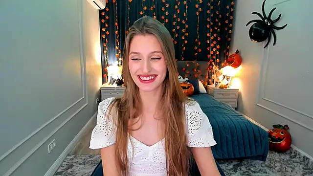 Snapshot of NaturalBeaty chatting on 10, 10, 2025 NaturalBeaty online show from 10, 10, 2025