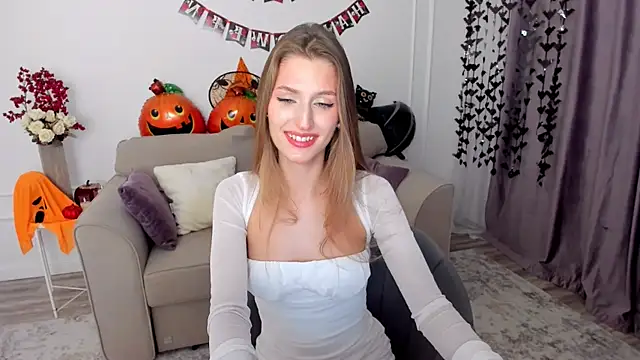 Snapshot of NaturalBeaty chatting on 21, 10, 2025 NaturalBeaty online show from 21, 10, 2025