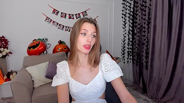 Snapshot of NaturalBeaty chatting on 20, 10, 2025 NaturalBeaty online show from 20, 10, 2025