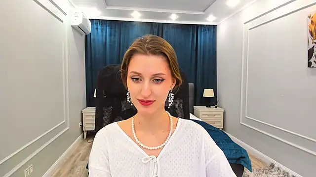 Snapshot of NaturalBeaty chatting on 4, 3, 2025 NaturalBeaty online show from 4, 3, 2025