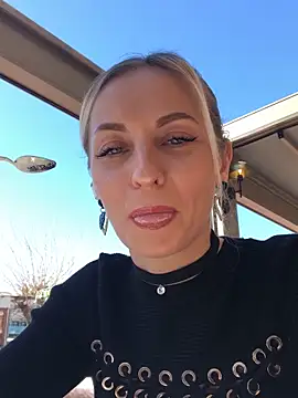 Diamond Bunny  online show from 12, 3, 2025