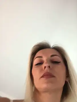 Diamond Bunny  online show from 2, 3, 2025