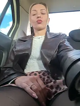 Diamond Bunny  online show from 10, 2, 2026