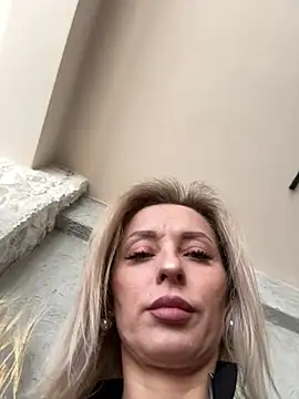 Diamond Bunny  online show from 4, 2, 2026