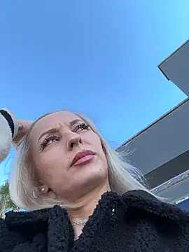 Diamond Bunny  online show from 10, 3, 2026