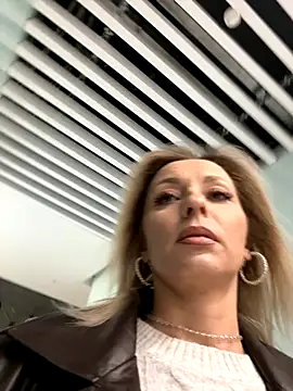 Diamond Bunny  online show from 26, 11, 2025