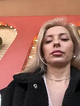 Diamond Bunny  online show from 6, 3, 2026