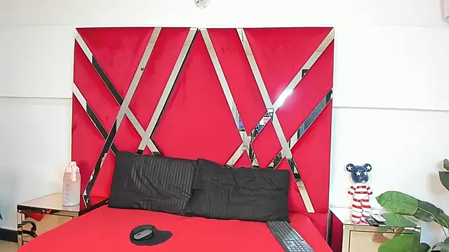 Milanxht online show from 3, 11, 2025