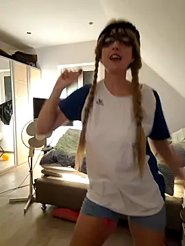 Hexe12346 online show from 18, 11, 2025