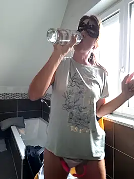 Hexe12346 online show from 9, 9, 2025