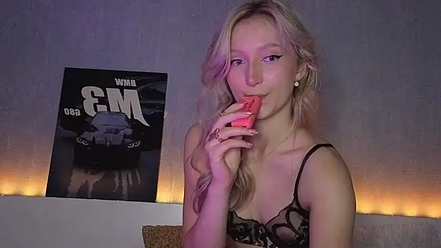 MiaNixan online show from 1, 10, 2025