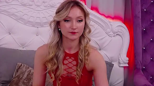 MiaNixan online show from 4, 3, 2025