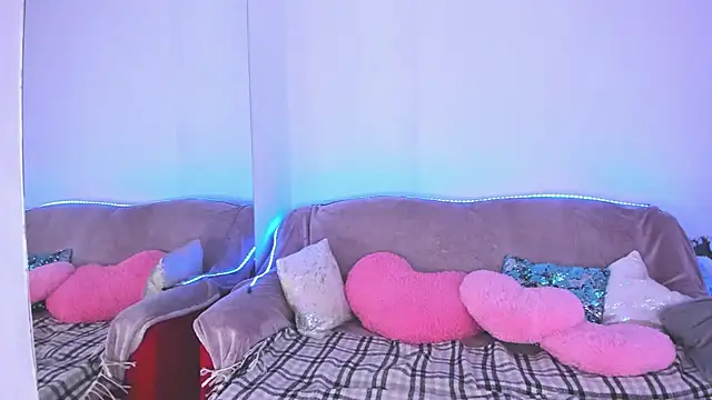 CurlyDreams online show from 8, 5, 2026
