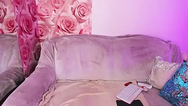 CurlyDreams online show from 2, 4, 2026