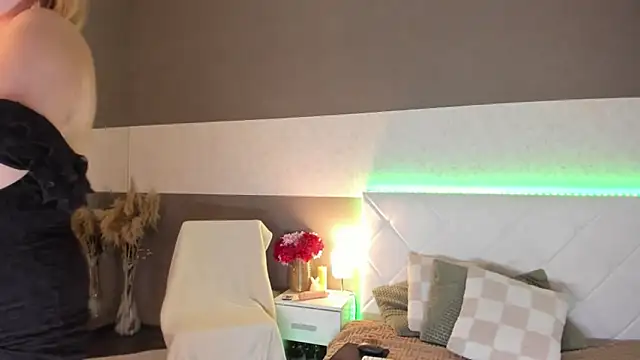 CurlyDreams online show from 17, 3, 2025