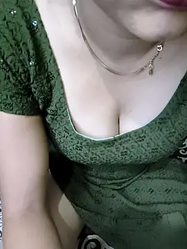 Snapshot of kaveerpooja947 chatting on 3, 3, 2026 kaveerpooja947 online show from 3, 3, 2026