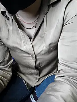 Snapshot of kaveerpooja947 chatting on 11, 2, 2026 kaveerpooja947 online show from 11, 2, 2026