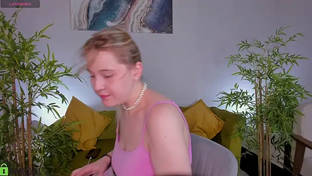 Snapshot of Colleen_Blake chatting on 22, 6, 2026 Colleen Blake online show from 22, 6, 2026