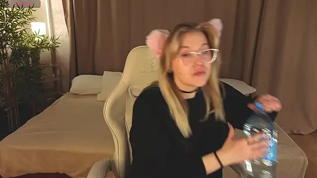 Colleen Blake online show from 5, 4, 2026