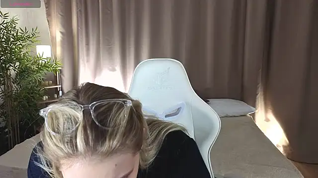 Colleen Blake online show from 6, 4, 2026