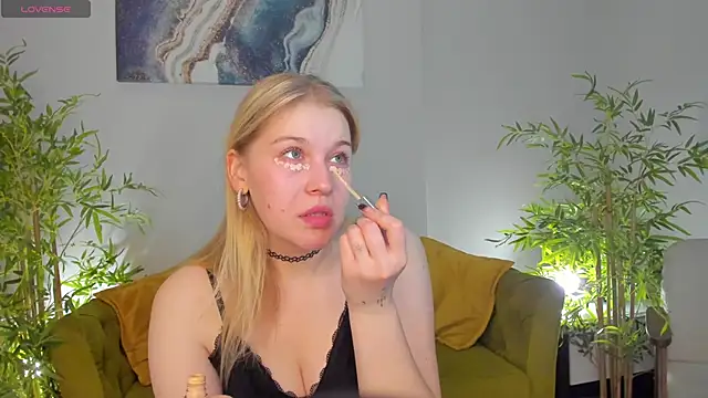 Snapshot of Colleen_Blake chatting on 4, 6, 2026 Colleen Blake online show from 4, 6, 2026