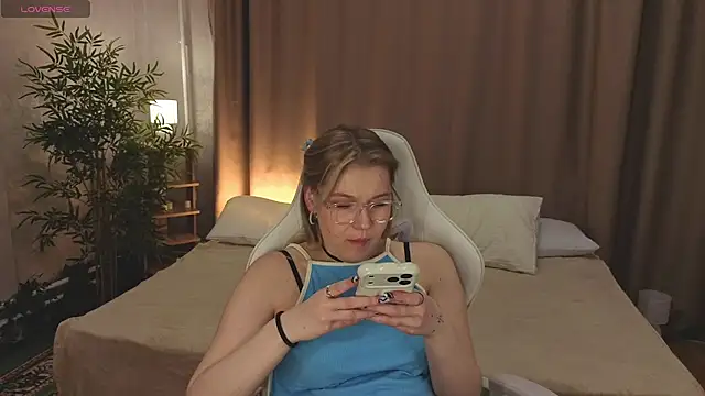 Colleen Blake online show from 8, 4, 2026