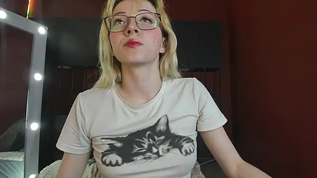 Snapshot of Cloe_five chatting on 22, 12, 2025 Cloe five online show from 22, 12, 2025