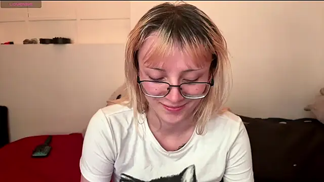 Snapshot of Cloe_five chatting on 28, 11, 2025 Cloe five online show from 28, 11, 2025