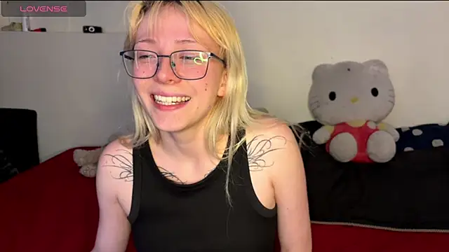 Snapshot of Cloe_five chatting on 5, 11, 2025 Cloe five online show from 5, 11, 2025