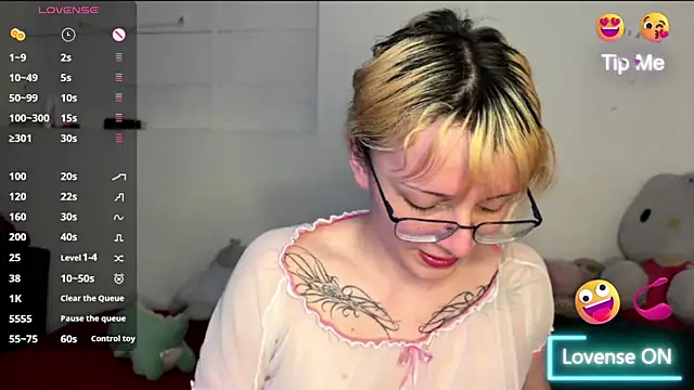 Snapshot of Cloe_five chatting on 27, 10, 2025 Cloe five online show from 27, 10, 2025