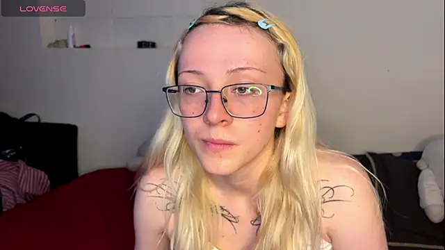 Snapshot of Cloe_five chatting on 24, 10, 2025 Cloe five online show from 24, 10, 2025