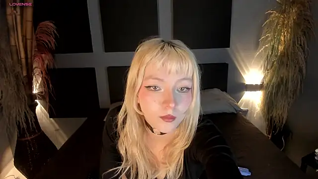 Snapshot of Cloe_five chatting on 11, 3, 2025 Cloe five online show from 11, 3, 2025